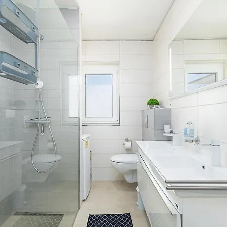 Luxury Lila C6 1 - Close To The Poreč