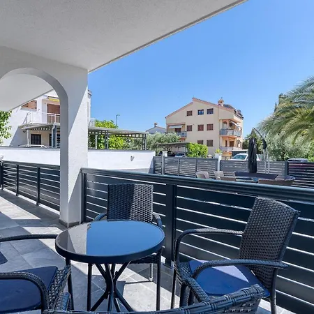 Luxury Lila C6 1 - Close To The Apartment *