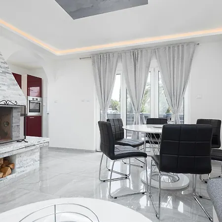 Luxury Lila C6 1 - Close To The Apartment *