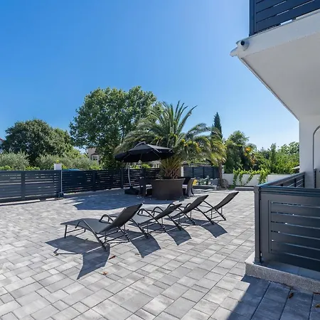 Luxury Lila C6 1 - Close To The Apartment Porec